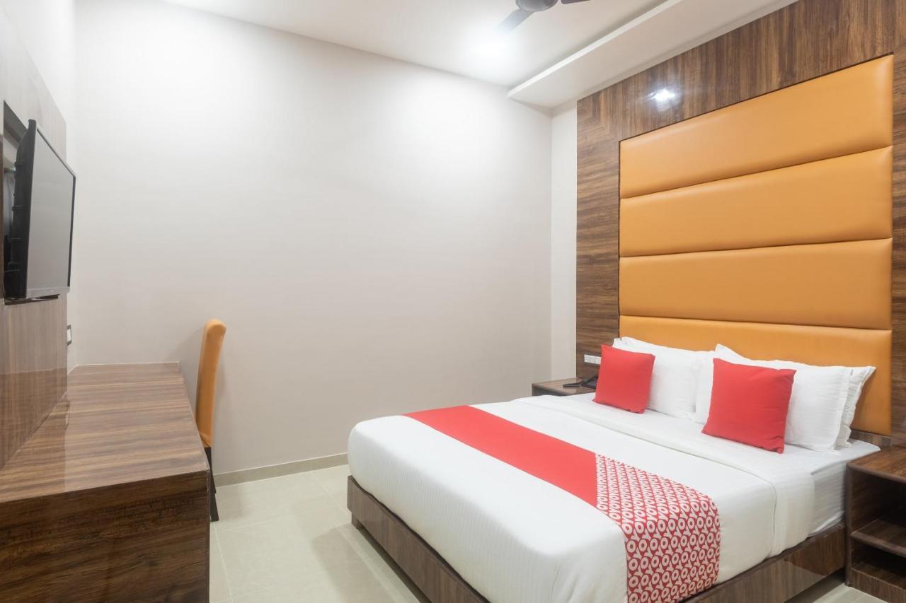OYO 30693 Hotel Blue Executive Mumbai Exterior foto