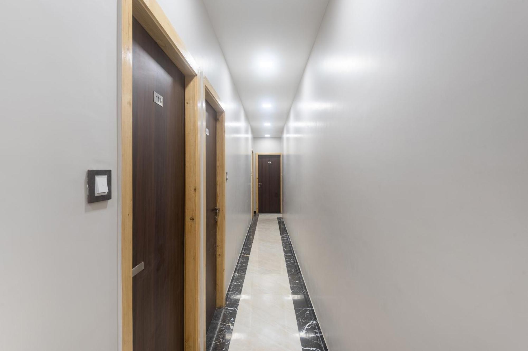 OYO 30693 Hotel Blue Executive Mumbai Exterior foto